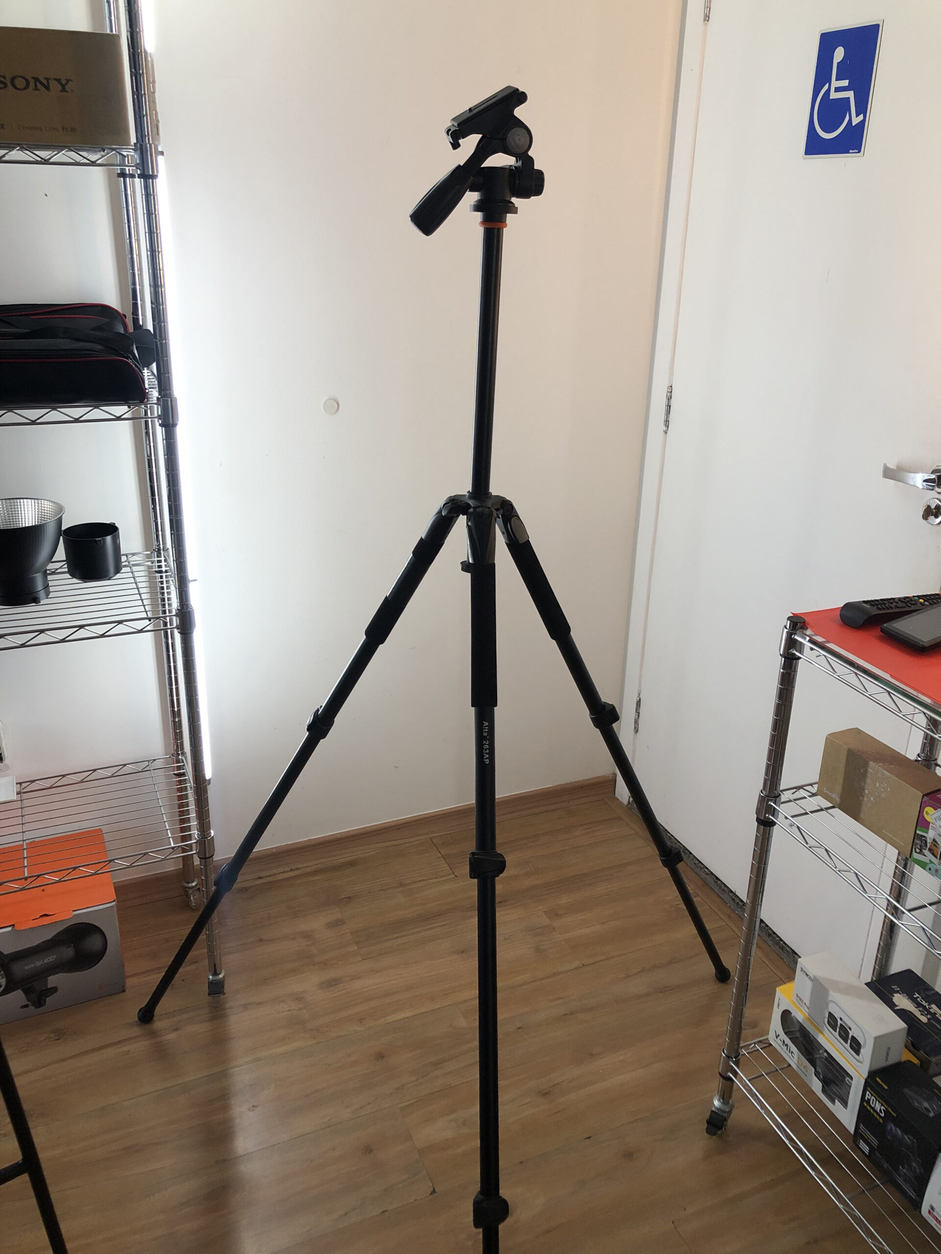 Tripé Video/Foto Alta 263AP Cabeça Hidráulica Vanguard (Semi-Novo) - COD:LND - Imagem 4