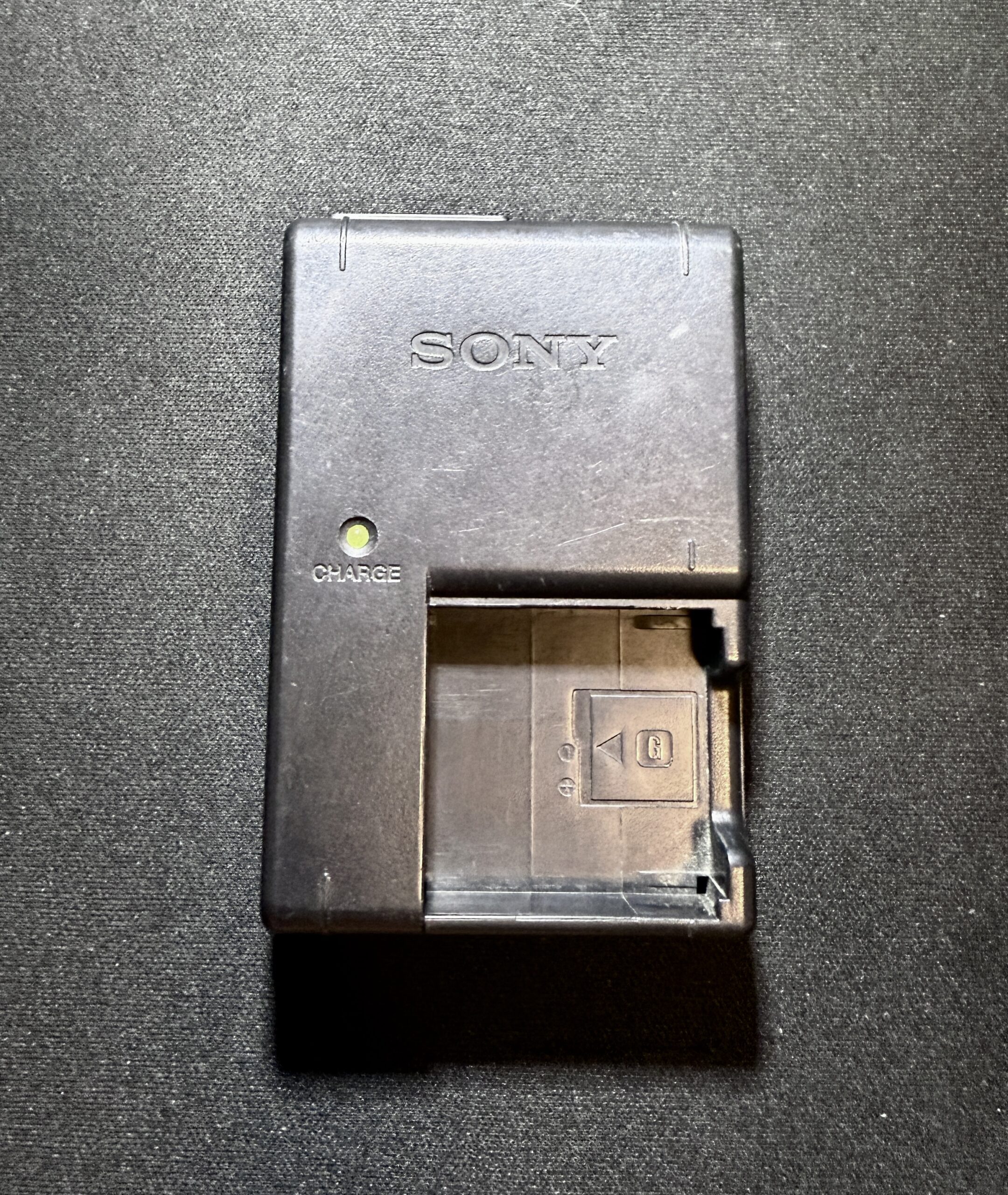 Carregador de Bateria Sony - BC CSG (Semi-Novo) - COD:LND