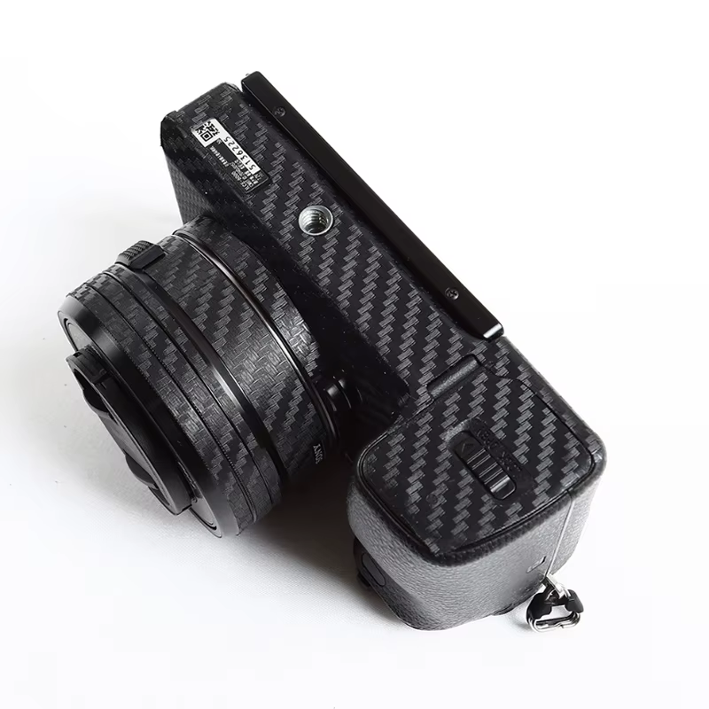 Película Adesiva de Proteção Anti-Risco para Câmera – Fibra de Carbono – Sony A6000 / A6100 / A6300 / A6400 / A6500 / A6600 - Z - Imagem 5