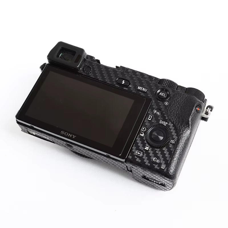 Película Adesiva de Proteção Anti-Risco para Câmera – Fibra de Carbono – Sony A6000 / A6100 / A6300 / A6400 / A6500 / A6600 - Z - Imagem 3